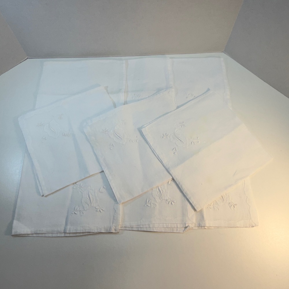 Vintage White Linen Napkins Set of 9 Floral Embroidery Scalloped Edge 16x16